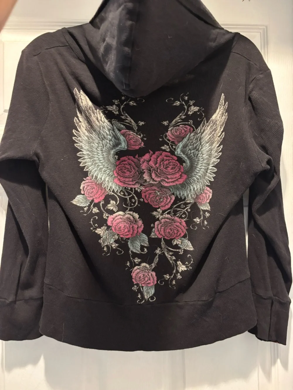 Black Zip-Up Hoodie Wings & Roses Graphic Cropped Style Size Small - Picture 2 of 3